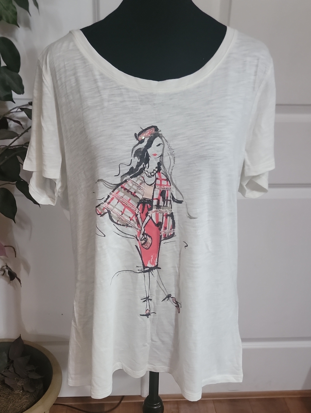 (#41) Elle White Short Sleeve Tee with Red Graphic